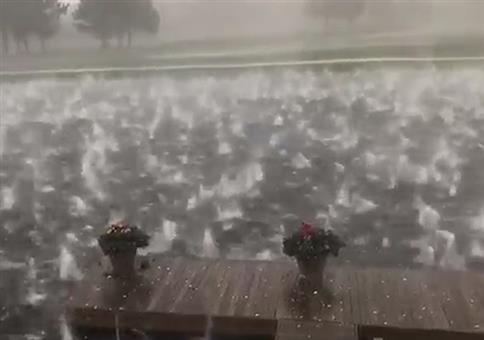 Tosender Teich bei starkem Hagelfall