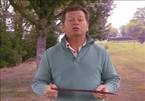 Wie wirft man einen Bumerang richtig damit er zurückkommt?