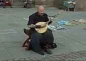 Street Performer mit interessanter Stimme