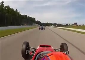 Überflieger beim Formelrennen