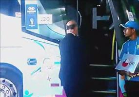 Spaniens Trainer Del Bosque steigt in den falschen Bus ein