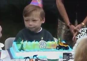 Happy Birthday! Lass dir die Torte schmecken