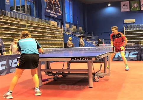 Der Meister im Anschneiden beim Tischtennis