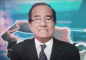 Nachrichtensprecher spielt Szene aus Bruche Allmächtig nach