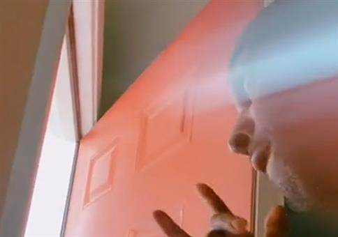 Schwerhörig an der Tür