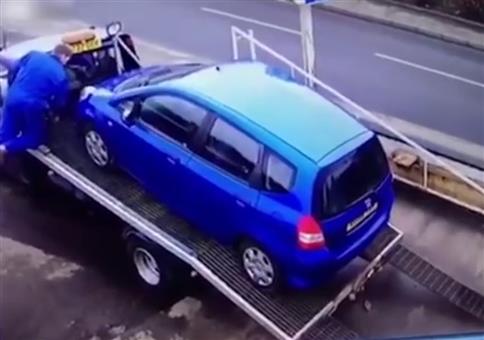 Auto abladen ist eben manchmal noch Handarbeit