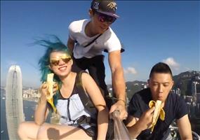 Krasser Selfie in luftiger Höhe