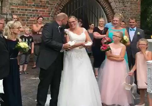 Bei der Hochzeit die Tauben fliegen lassen