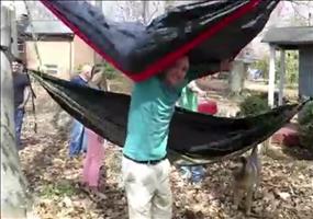 So einfach kommt man in eine Hängematte