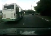 Russischer Hulk vs. Bus