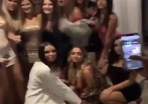 Fotos von ner Horde Weiber machen