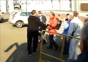 Vorsicht bei der Wegauskunft - Taschendiebe