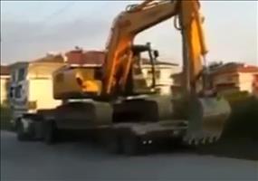 LKW mit Bagger-Heckantrieb