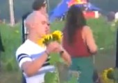 Tanz mit einer Sonnenblume