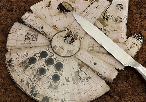 Der Millenium Falke als Schneidebrett