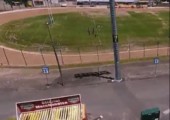 Ferngesteuerter Hubschrauber beobachtet Rugby-Mannschaft
