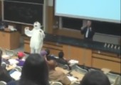 Professor mag kein Hühnchen