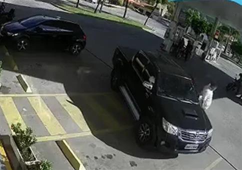 Beschissen gerparkt und das Karma schlägt unmittelbar zu