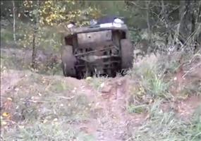 Mit dem Geländewagen den Hügel hoch