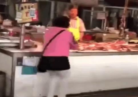 Wütend an der Fleischtheke