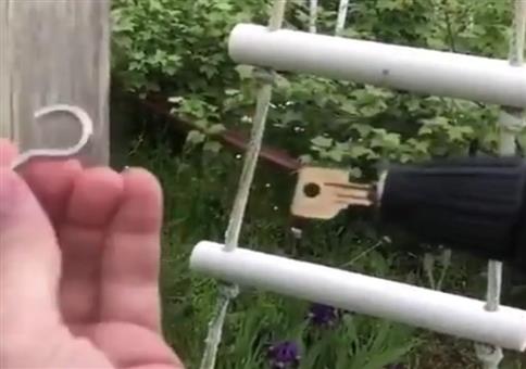 Trick 17: Haken in die Wand bohren