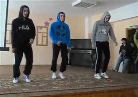 Typische Schulaufführung in Russland