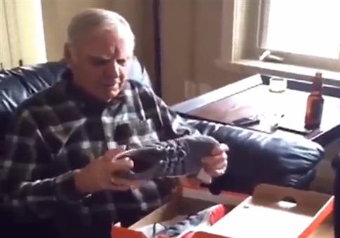 Opa bekommt heute neue Schuhe