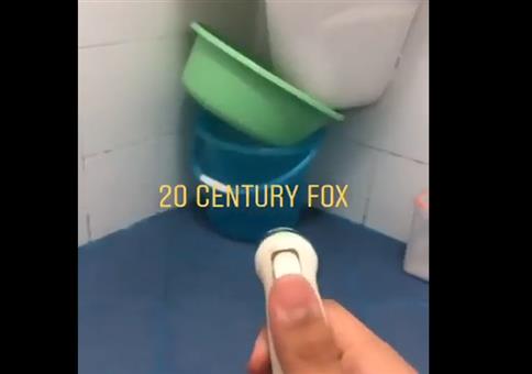 20 Century Fox Theme mit Wasserschlauch und Eimern