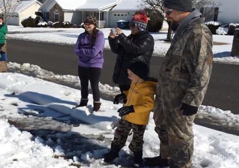 Vater des Jahres: Mit Sohnemann einen Schneemann bauen