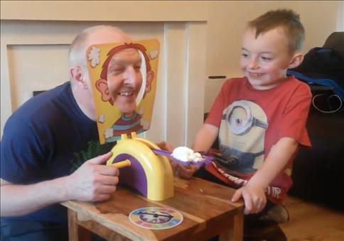 Das Torte ins Gesicht Spiel