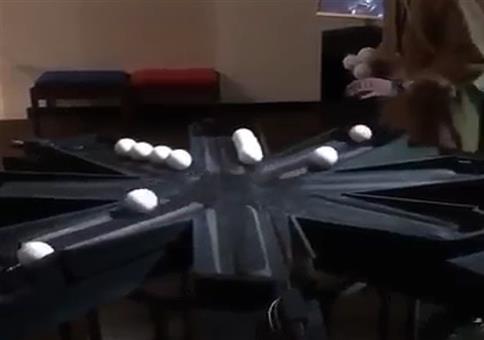 Die kollisionsvermeidende Maschine