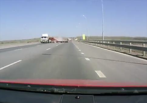 Sowas kommt durch eine mangelhafte Ladungssicherung