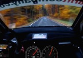 Mit  206 km/h durch den Wald