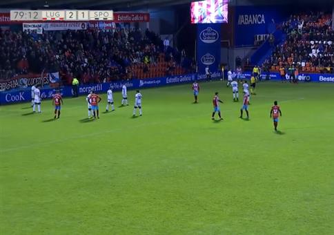 Torwart Juan Carlos MartÃn Corral trifft aus 65m das Tor