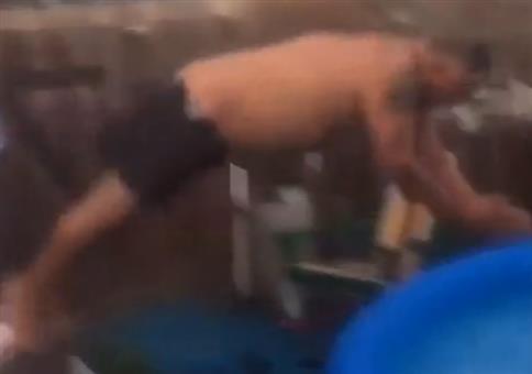 Beim Poolsprung ne Welle machen