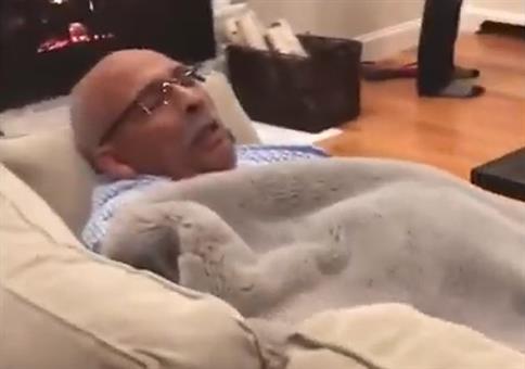 Papa schnarcht wie ein Tennis Match