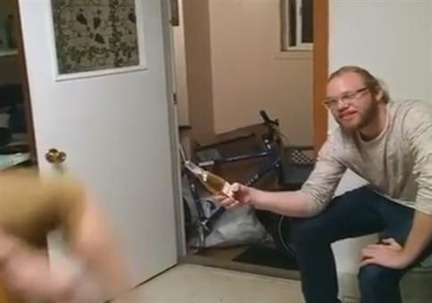 Bierflasche aufkicken