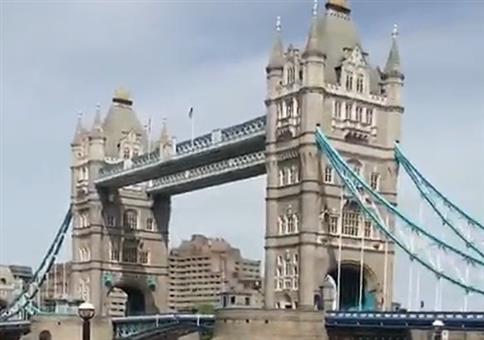 Auf der Tower Bridge etwas Sonne tanken