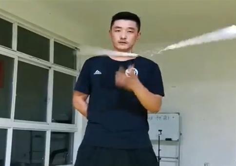 Flink mit dem Nunchaku