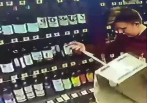 Spider-Man im Getränkemarkt