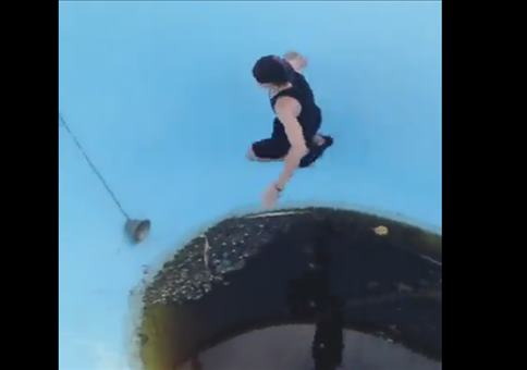 Schöne Erfrischung im Pool