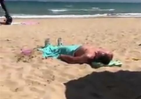 Strandverkäufer verarschen