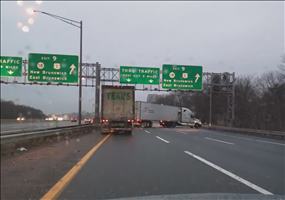 Zwischen den LKW auf der Autobahn
