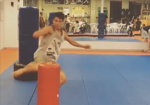 Wasserflasche kicken