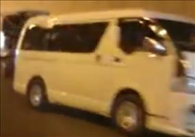 Leicht lädierter Bus