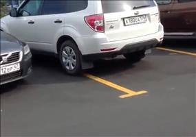 So parkt man in Russland