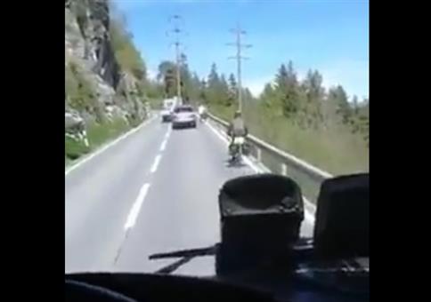 Verbale Entgleisung eines Schweizer LKW Fahrers