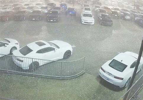 Kleine Hagelschäden bei Luxuskarossen