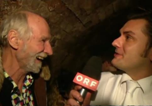 Interview mit frechem alten Mann