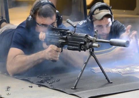 700 Schuss Dauerfeuer